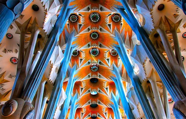 Kiến trúc tổng thể nhà thờ Sagrada Familia - Barcelona